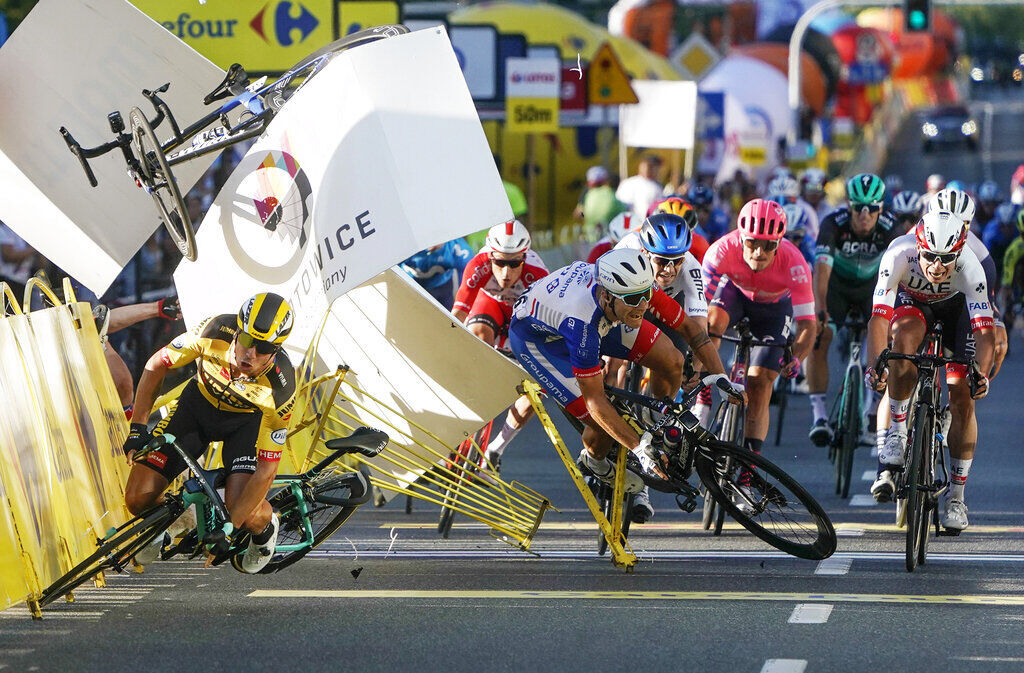 APTOPIX Poland Cycling Crash